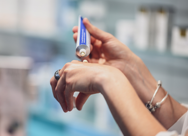 Leistungen > Professionelle Hautpflege | Rathaus Apotheke Emmerich